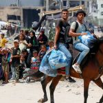 © UNRWA انخلاء کے اسرائیلی حکم کے بعد خان یونس میں پناہ لیے ہوئے ہر عمر کے فلسطینیوں کو ایک بار پھر غیر یقینی مستقبل کا سامنا ہے۔