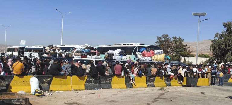 © UNHCR/Vadim Makheev لبنان پر اسرائیلی حملوں میں حالیہ اضافہ کے بعد بڑی تعداد میں لوگ جان بچانے کے لیے شام پہنچ رہے ہیں۔