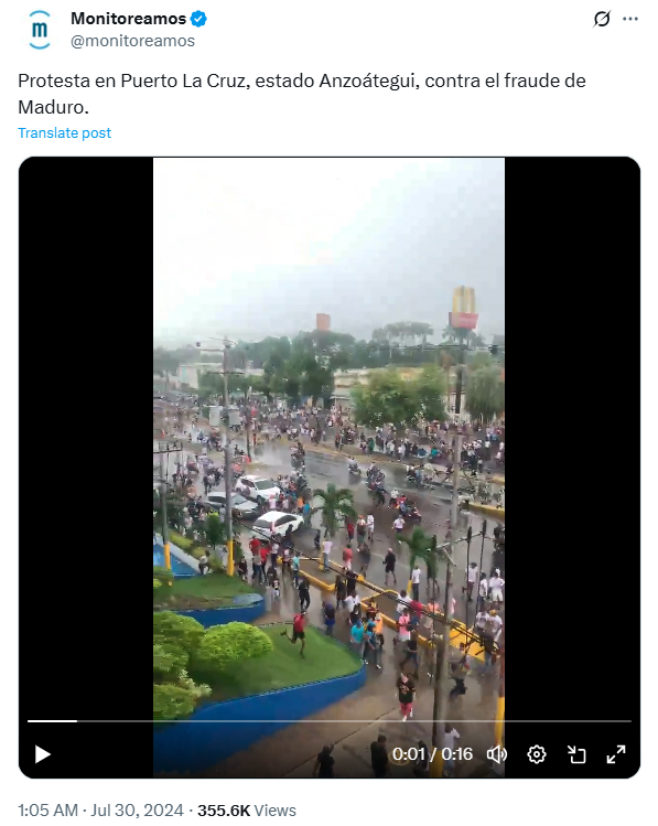 A video of a protest in Venezuela is shared on X. This is an anti-Maduro protest. People took to the street to show their discontent and disapproval of the then recently concluded presidential elections results. There is no mention of rain in Delhi in the video.